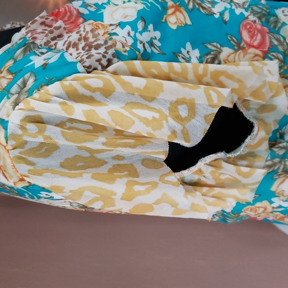 Cato Colorful Floral/Animal Print V-neck Blouse Large - Picture 3 of 7